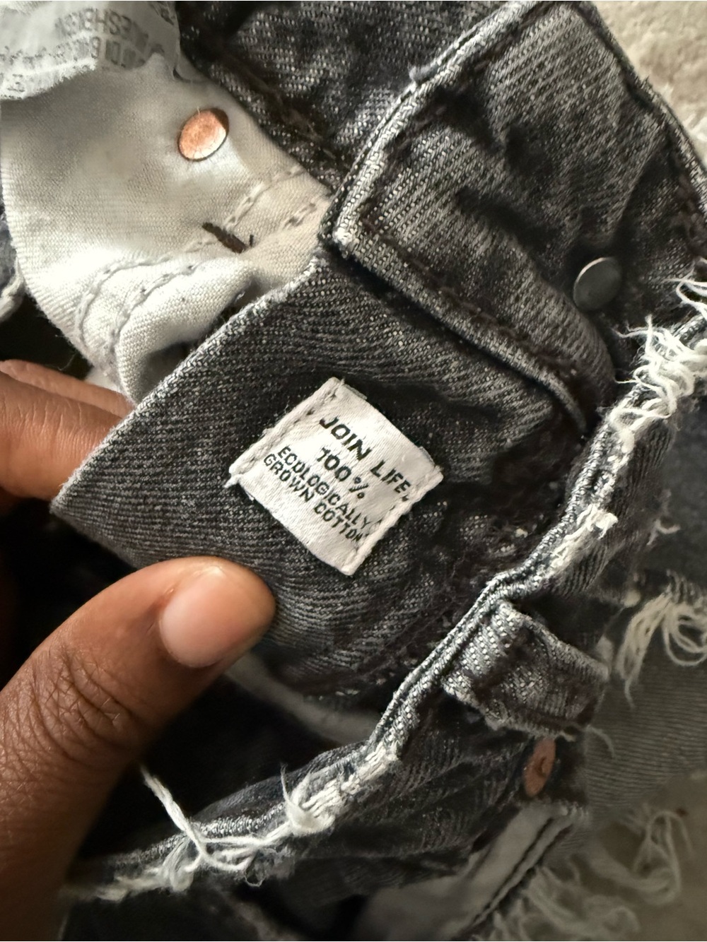 Zara Black Distressed High-Rise Jeans with Frayed Hem - Picture 6 of 6